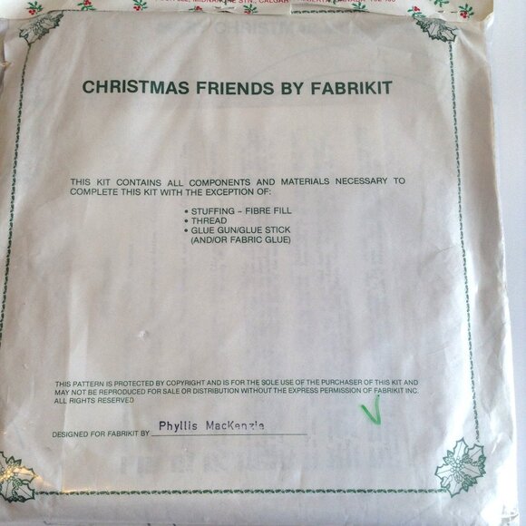 Vintage Fabrikit 1105 Phyllis Mackenzie Christmas Stuffed Mrs. Mouse Sewing Kit - Picture 5 of 5